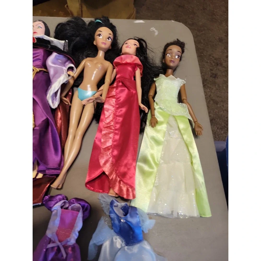 Disney Barbie dolls with extra dresses shoes etc... Mixed lot